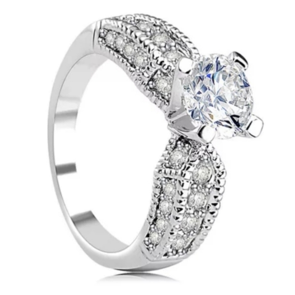 Stunning Faux Diamond Ring - Picture 1 of 12